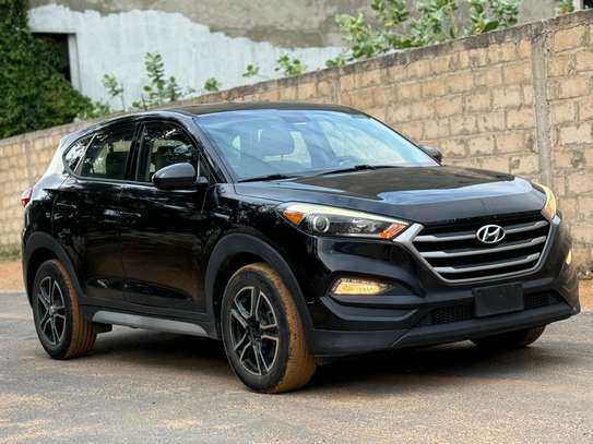 Hyundai tucson image 1