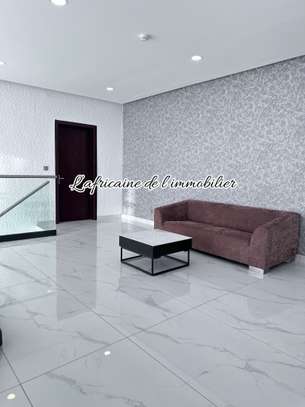 À Vendre – Appartement Duplex F4 de 290m2 ,aux Almadies image 7
