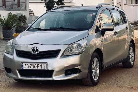 Toyota verso 2011 image 9