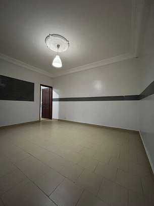 Appartement de type F4 - lumineux à louer à Zac Mbao image 5