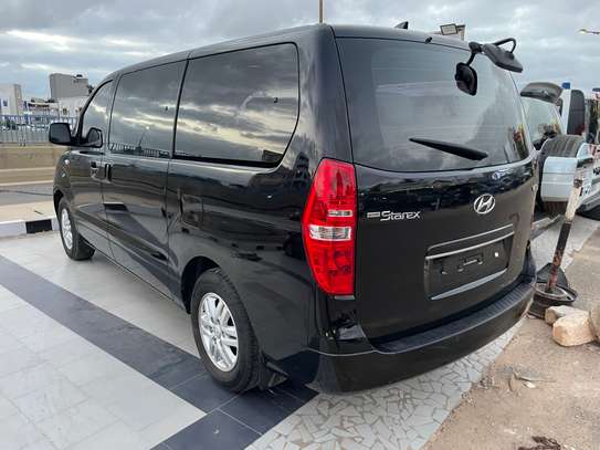 Hyundai starex 12 places image 9