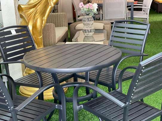 Table 4 chaise image 3