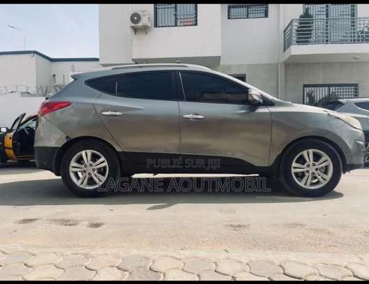 Hyundai tucson image 2