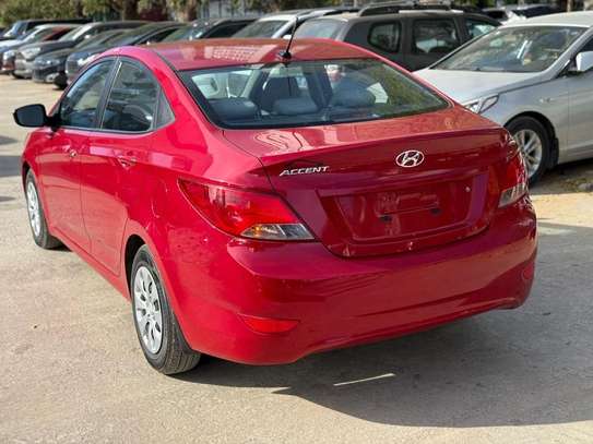Hyundai accent image 5