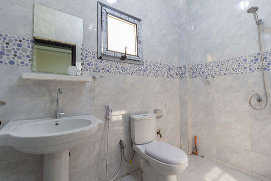 Villa R+2 à Tivaouane Peulh, titre foncier image 10