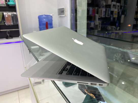 MacBook Air 13" i5 8Go 256Go image 2