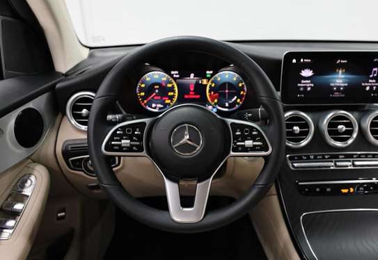 Mercedes glc 300  2022 image 10