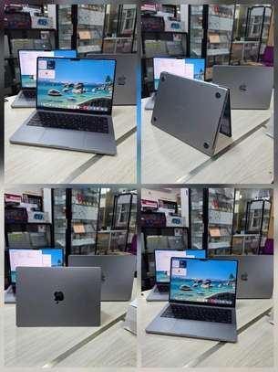 Macbook M1 Pro 2021 14 Pouce image 1