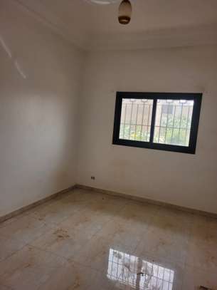 Trois chambres à louer par mois image 6