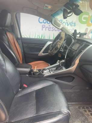 mitsubishi pajero sport image 11