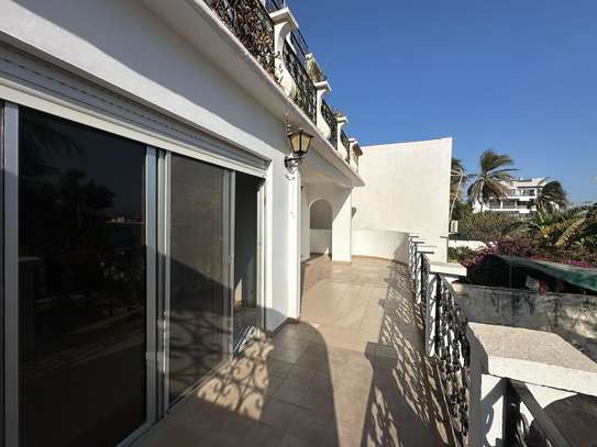 APPARTEMENT A LOUER  F3 MERMOZ PISCINE image 11