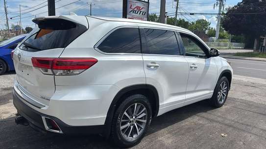 Toyota Highlander image 4