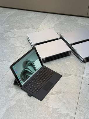 Tablette Surface image 2