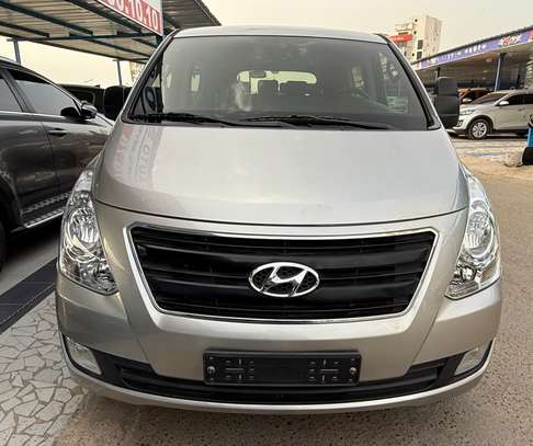 Hyundai Starex 15 places 2017 image 4