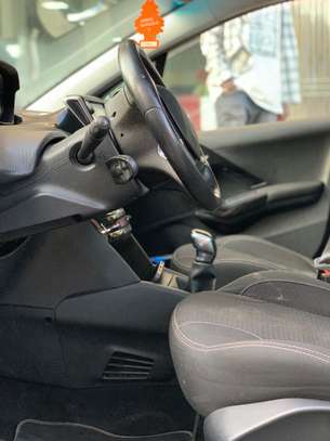 Peugeot 208 image 9