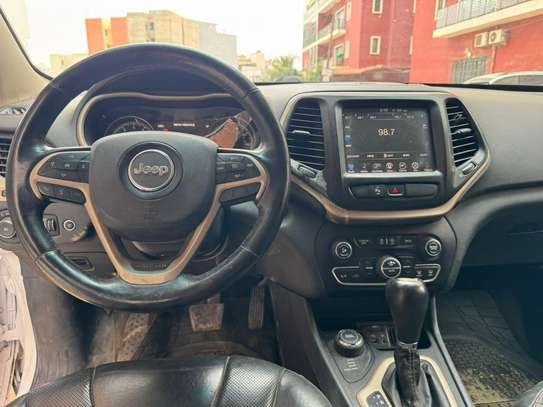 JEEP CHEROKEE image 4