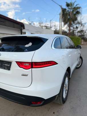 Jaguar F-Pace 2018 image 11