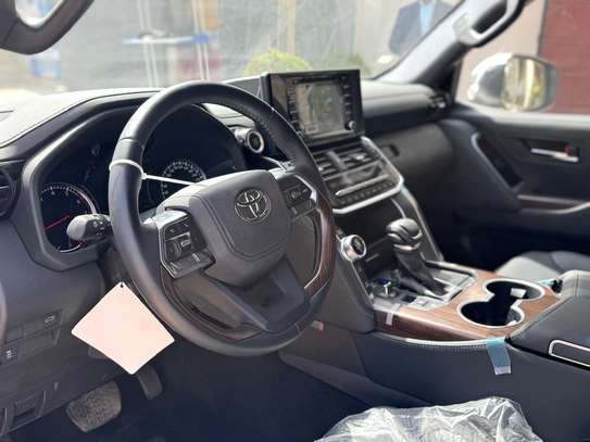Toyota land cruiser VX image 9