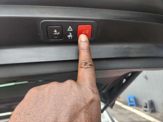 PEUGEOT 5008 GT LINE image 3