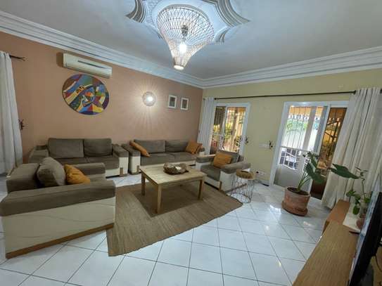 À VENDRE – Belle Villa Meublée avec Piscine à Saly Carrefour image 2