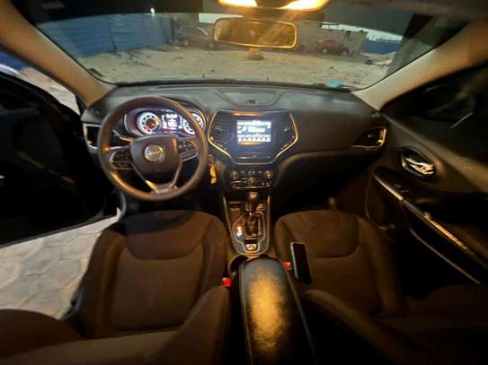 JEEP CHEROKEE image 10