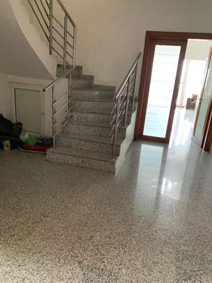 Appartement triples à louer à côté Pullman image 8