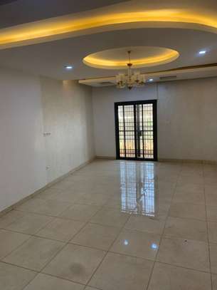 Magnifique villa à Ndiakhirate dans une cité fermé image 3