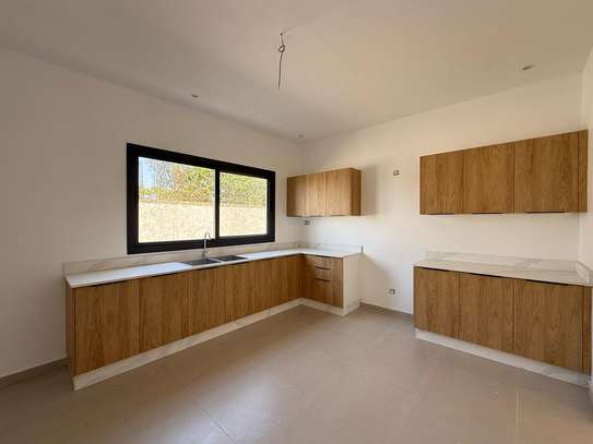 Belle villa toute neuve  sise saly,très moderne… image 5