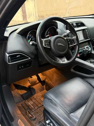 Jaguar F-PACE 2018 image 10