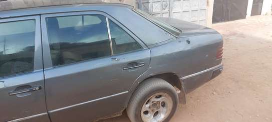 Mercedes 200D image 3