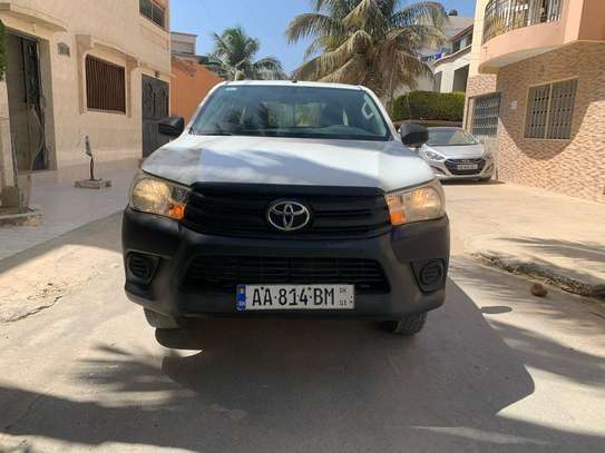 Toyota Hilux image 2