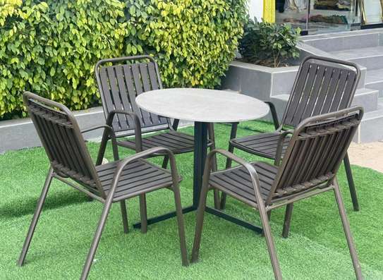Table 4 chaise image 2
