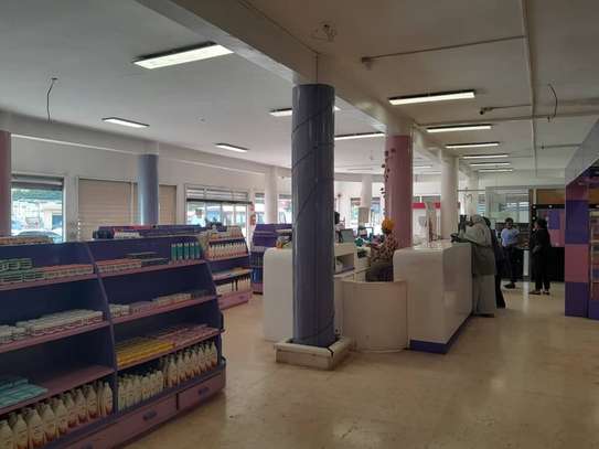 Magnifique local commercial de 300 m² image 4