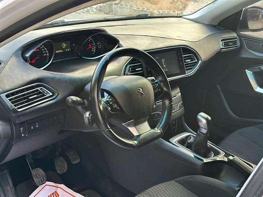Peugeot 308 2017 image 3