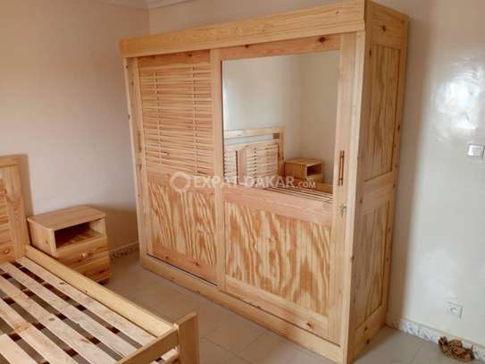Armoire et rangements en bois massif image 7