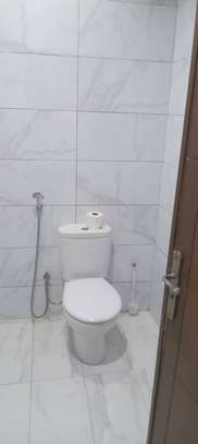 APPARTEMENT F3 A LOUER NGOR EXTENSION image 4