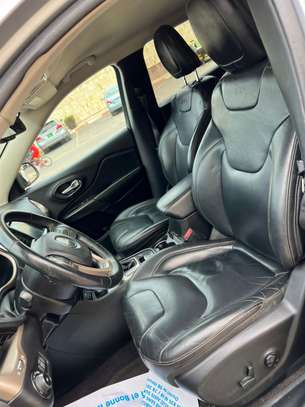 Jeep Cherokee Limited 2016 v4 image 10