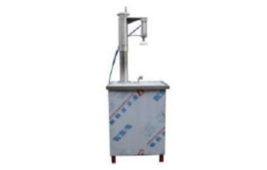 MACHINE BOUCHONNEUSE SEMI AUTOMATIQUE image 1