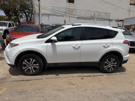 Toyota RAV4 2017 image 5