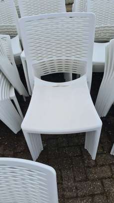 Chaise en plastiques image 3