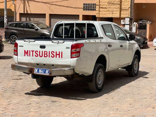 Mitsubishi l200 2017 image 5