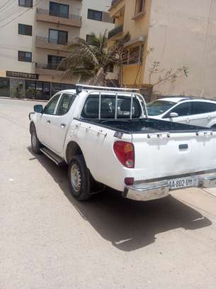Mitsubishi l200 image 6