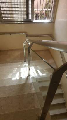 Villa R+2 aux Almadies image 3