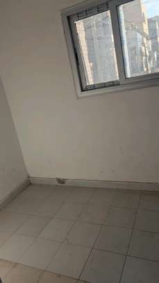 A louer un grand studio 1etage image 2