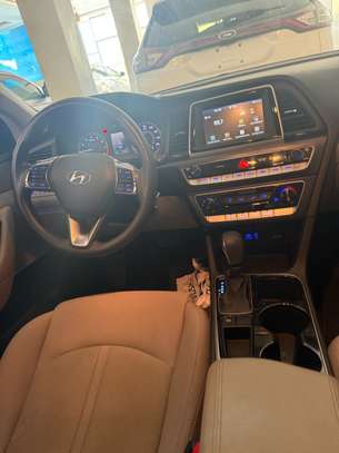 Hyundai sonata image 9