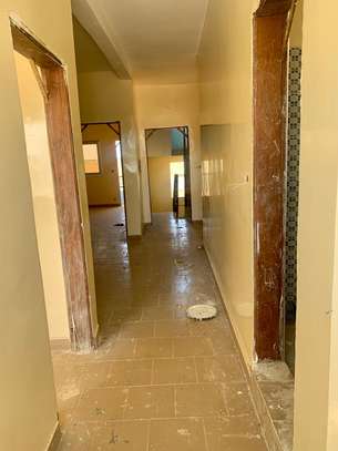 Appartement F4 à louer à la Cité CDC de Bambilor image 5