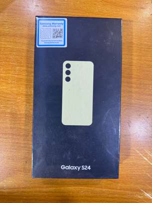 Samsung Galaxy S24 smartphone neuf design moderne image 1