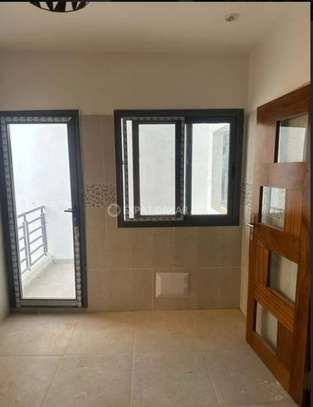 Bel appartement à louer au Mamelles cité mbakiyou faye image 4