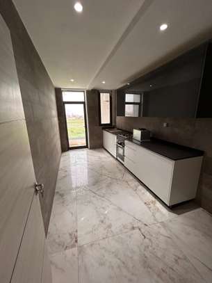 Appartement de 7 pièces pour bureau à louer image 4