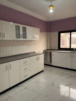 Appartement F4 spacieux, élairé et bien ventilé. image 3